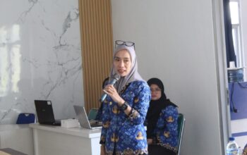 SOSIALISASI: Puskesmas Cikundul, Kecamatan Lembursitu, menghadirkan program pemeriksaan kesehatan gratis untuk masyarakat, Jumat (3/10).