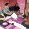 Petugas DP3A Kabupaten Sukabumi saat mengunjungi keluarga korban TPPO di Kecamatan Cisaat