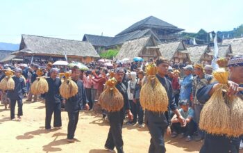 Suasana gelaran acara adat Seren Taun ke-657 warga Kasepuhan Gelar Alam di Desa Sirna Resmi, Kecamatan Cisolok, Kabupaten Sukabumi.(FOTO: NANDI/RADARSUKABUMI)