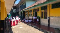 Menu MBG di Sukaraja Dikeluhkan: Buah Busuk, Ayam Bau, Sayur Berulat