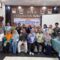 KOMPAK : Petugas Diarpus Kabupaten Sukabumi saat foto bersama peserta komunitas literasi akar rumput di Kecamatan Sukaraja.