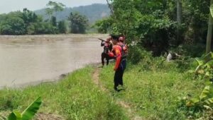 Dua Hari Pencarian, Bocah Tenggelam di Sungai Cimandiri Ditemukan Tak Bernyawa