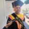 DIWAWANCARA: Diko Ilham Muhammad saat diwawancara sejumlah media disela Sidang Senat Terbuka Wisuda Sarjana ke-XXII disalah satu gedung hotel Jalan Selabintana, Selasa (14/10).