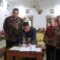 DITANDATANGANI: Wakil Bupati Sukabumi, Andreas, saat menandatangani perjanjian kerja sama OP4D di Gedung Pendopo Sukabumi.(FOTO: UNTUK RADAR SUKABUMI)