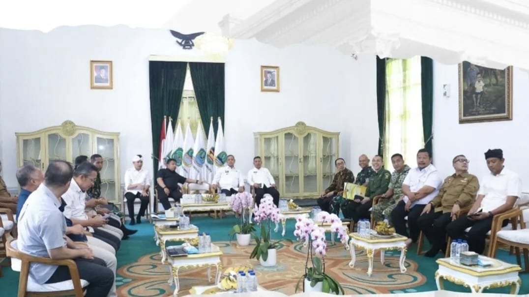 Suasana saat jajaran Pemkab Sukabumi pada Rapat Koordinasi Pelaksanaan Karya Bhakti TNI yang digelar di Bale Sri Baduga, Kabupaten Purwakarta, belum lama ini.