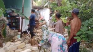 Lapuk, Rumah Kades Ciparay Roboh