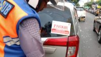 Mobil Ngeyel di Zona Terlarang Kota Sukabumi, Dishub Tempel ‘Tanda Cinta’