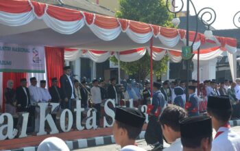 UPACARA: Pemerintah Kota (Pemkot) Sukabumi, menggelar Upacara Peringatan Hari Santri Nasional 2025 di halaman Balai Kota Sukabumi, Rabu (22/10).