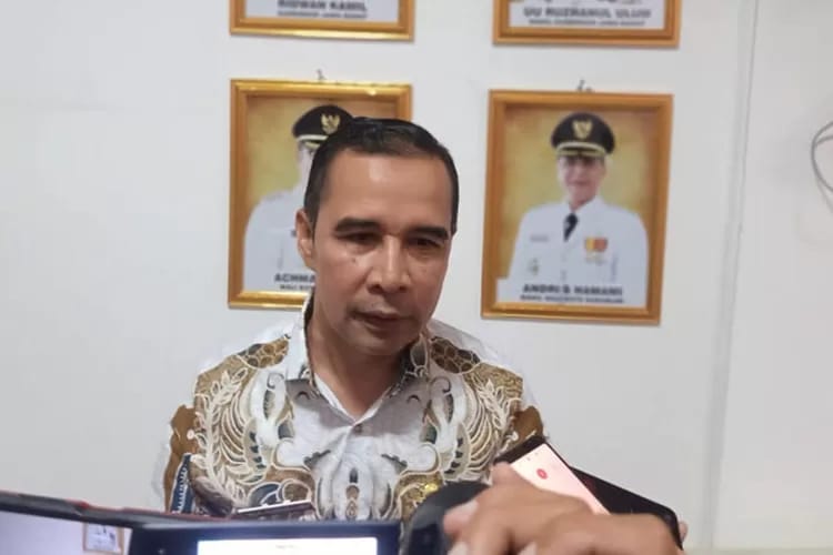 DIWAWANCARA: Kepala Bappeda Kota Sukabumi, Hasan Asari saat diwawancara sejumlah media, belum lama ini.