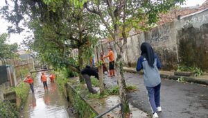 BPBD Kota Sukabumi Bersihkan Sungai Sriwijaya, Kolaborasi Cegah Banjir Musim Hujan