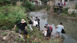 Aksi Bersih Sungai Cisuda: Sukabumi Gerakkan Revolusi Mental Lingkungan