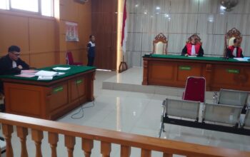 Mantan Kades Cikujang, Heni Mulyani, saat menjalani sidang vonis di Pengadilan Tipikor Bandung.(Foto: Untuk Radar Sukabumi)