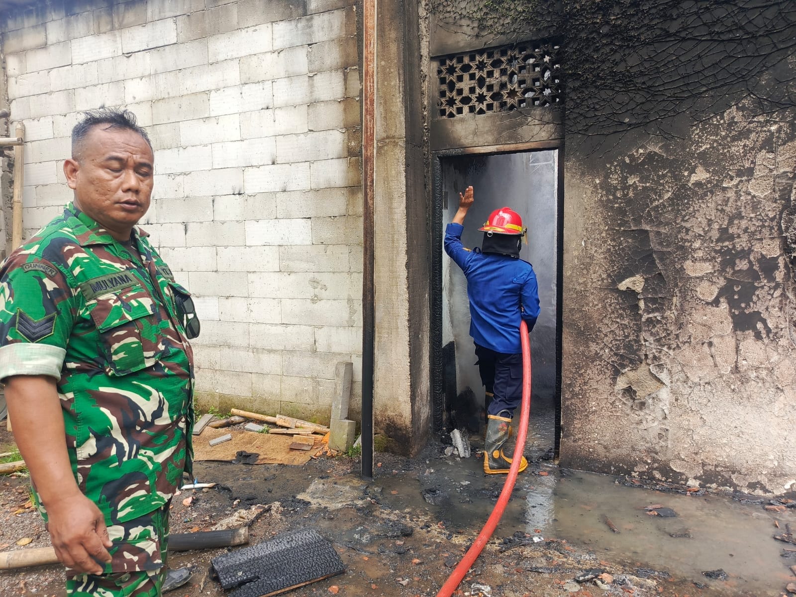 Personel gabungan sesaat usai melaksanakan pemadaman