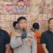 Kapolres Sukabumi AKBP Dr. Samian mengungkapkan, korban saat itu berboncengan dengan temannya ketika tiba-tiba diserang oleh pelaku menggunakan senjata tajam