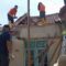 SIGAP: Petugas BPBD Kota Sukabumi saat membantu membersihkan reruntuhan atap rumah warga Jalan Koleberes, Kampung Cikapek RT2/RW10, Kelurahan Dayeuhluhur, Kecamatan Warudoyong, Minggu (26/10).