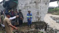 Tinjau Lokasi Banjir Bandang Cisolok, Bupati Sukabumi: Saya Harap Pemprov Peka!