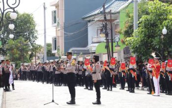 KIRAB: Ratusan peserta didik SIP Angkatan ke-54 Gelombang II Tahun Ajaran 2025 dari Setukpa Lemdiklat Polri menggelar kirab pamit di Plaza Balai Kota Sukabumi, Rabu (29/10).