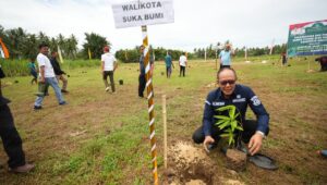 Pemkot Sukabumi dan Pemkab Boalemo Menanam Kebaikan untuk Indonesia Lewat Bambu Betung