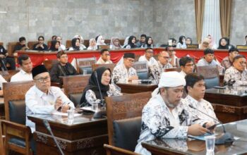 HEARING: PGRI Kota Sukabumi saat menggelar rapat bersama DPRD Kota Sukabumi, belum lama ini.
