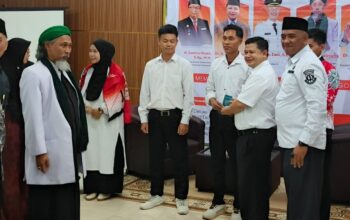 PELEPASAN: Pesantren Modern Dzikir Al-Fath saat menggelar pelepasan satri untuk magang ke Turki, belum lama ini.