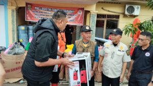 Bapenda Sukabumi Turun Tangan Bantu Korban Banjir Cisolok