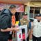 Kepala Bapenda Kabupaten Sukabumi Herdy Somantri saat menyerahkan bantuan