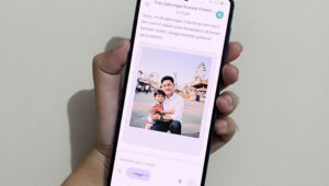 Bikin Konten Hugging My Younger Self Paling Mudah Pakai Galaxy Z Flip7