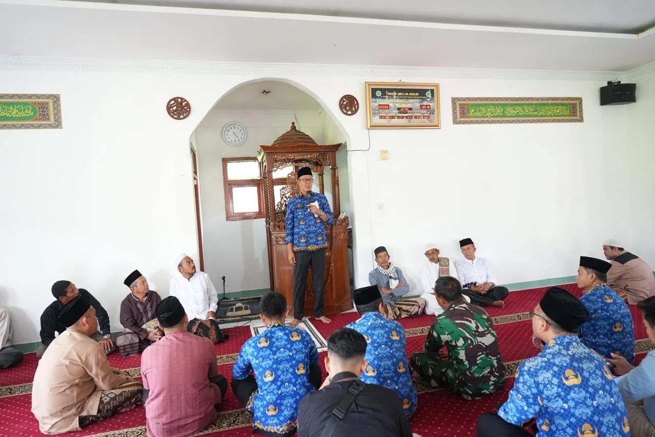 Pemerintah Kota Sukabumi kembali menggelar kegiatan Jumat Keliling (Jumling) di Masjid Al-Ikhlas, Kampung Tipar, Kecamatan Lembursitu, Jumat (17/10/2025).