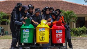 BRI Ajak Generasi Muda Jaga Ekosistem Lingkungan Melalui Penanaman Mangrove dan Pengelolaan Limbah Plastik