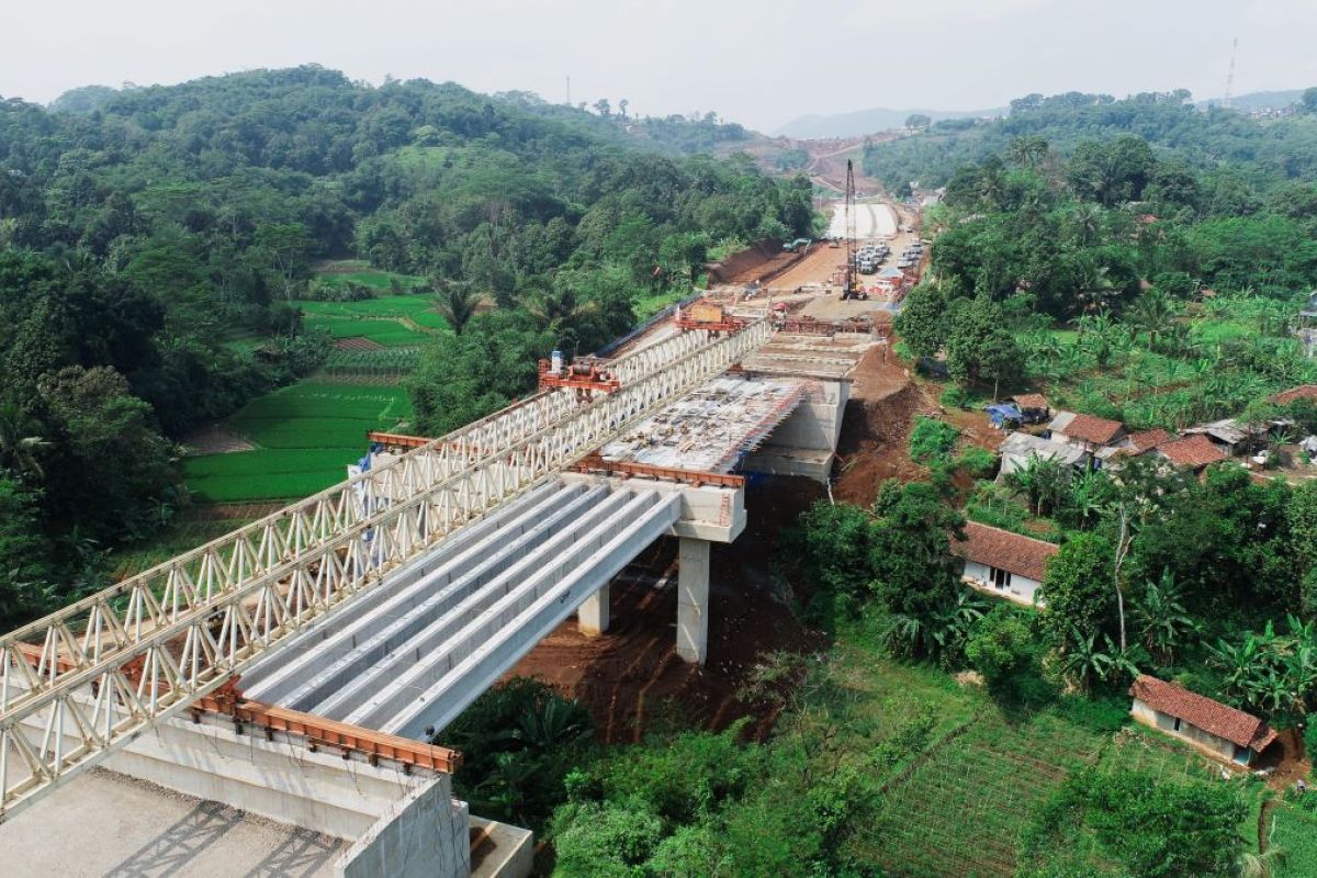 Pembangunan Jalan Tol Bogor-Ciawi-Sukabumi (Bocimi) Seksi III sepanjang 13,9 kilometer yang menghubungkan Cibadak hingga Sukabumi Barat melalui Exit Tol Cibolang ditargetkan dapat difungsikan secara fungsional saat musim mudik Lebaran tahun 2026.