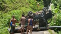 Tak Kuat Menanjak, Pick Up Bermuatan Baja Ringan Terbalik di Cisolok