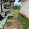 DITEROR : Suasana akses jalan menuju ke rumah keluarga korban pencabulan anak TK di Kecamatan Kadudampit, Kabupaten Sukabumi, dihalangi pagar dan dirusak