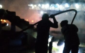 Kebakaran hebat melanda kandang ayam di Kampung Cipeuncit Sukamantri, RT 02/RW 04, Desa Cikembar, Kecamatan Cikembar, Kabupaten Sukabumi, Rabu (5/11) malam.