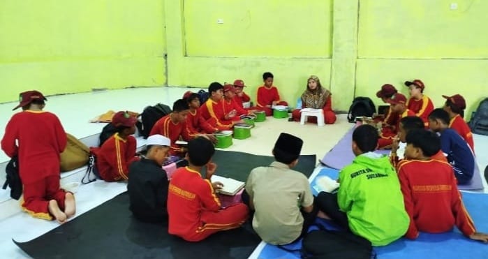 Tiga kelompok santri pria bernama Ar-Rahman, Al-Mulk, dan Al-Muminun aktif mengikuti program pembelajaran di Tahfidz Al-Qur’an Fathiyyah Zahra Abdul Karim