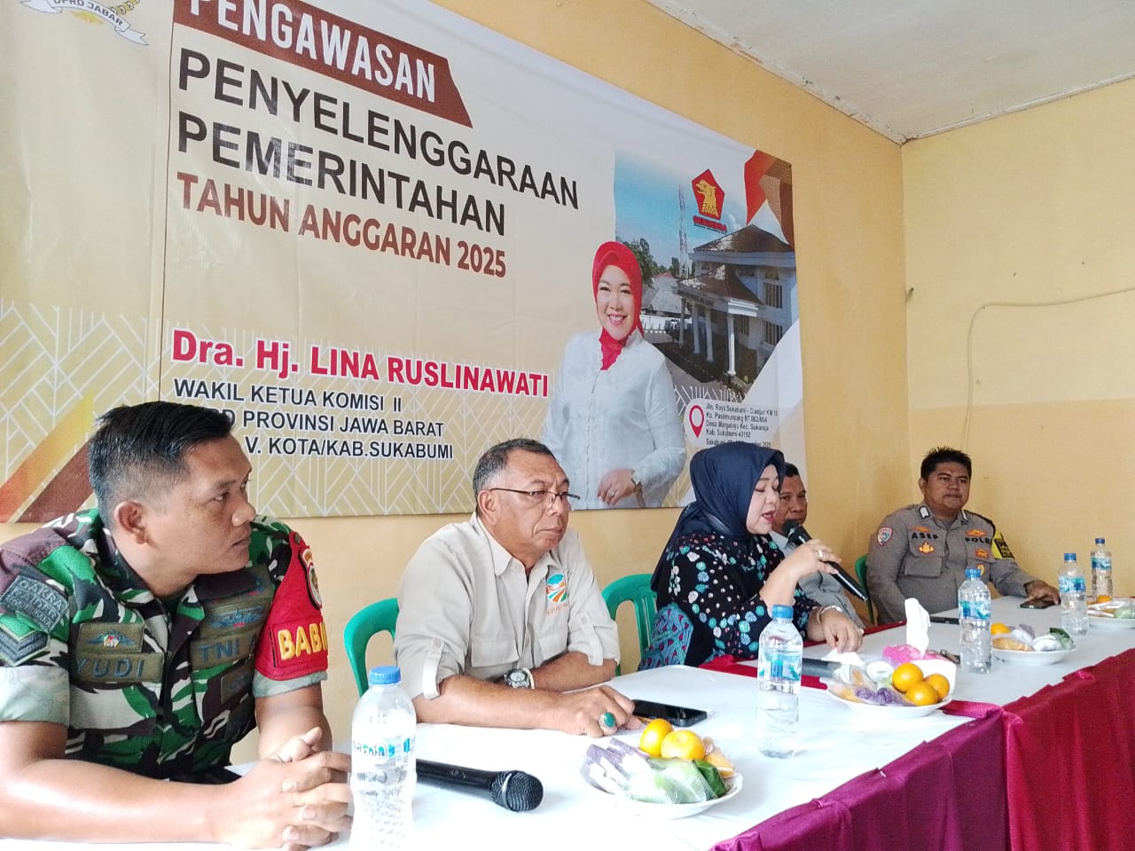 Anggota  DPRD Provinsi Jawa Barat dari Fraksi Gerindra, Lina Ruslinawati saat mengikuti kegiatan pengawasan terhadap penyelenggaraan pemerintahan tahun anggaran 2025 yang digelar pada Jumat (7/11/2025)