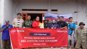 Peduli Bencana Cisolok Sukabumi, Telkomsel Bantu Warga Terdampak Bencana Banjir