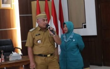 SAMBUTAN: Lurah Citamiang, Dory saat memberikan sambutan, belum lama ini.