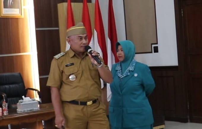 SAMBUTAN: Lurah Citamiang, Dory saat memberikan sambutan, belum lama ini.