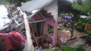 Hujan Deras Picu Longsor dan Banjir di Sukabumi, Rumah Warga Rusak, Jembatan Putus