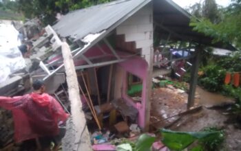 Kondisi rumah warga rusak tertimpa longsor di Warungkiara