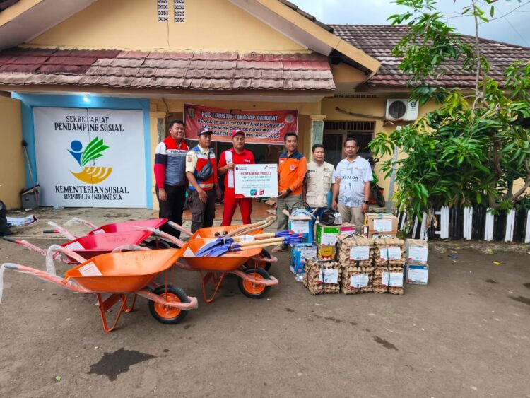 Pertamina Patra Niaga Regional JBB Sigap Salurkan Bantuan untuk Korban Banjir dan Longsor di Sukabumi