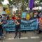 Aliansi Jurnalis Independen (AJI) Jakarta bersama koalisi masyarakat sipil menggelar aksi solidaritas di depan Pengadilan Negeri Jakarta Selatan, Senin (3/11)