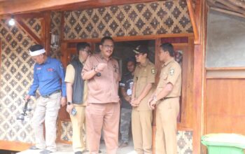 Bupati Asep menyebutkan bahwa pembangunan huntap merupakan hasil kolaborasi antara Pemerintah Provinsi Jawa Barat, Pemerintah Kabupaten Sukabumi, dan Pemerintah Desa Mekarsari.