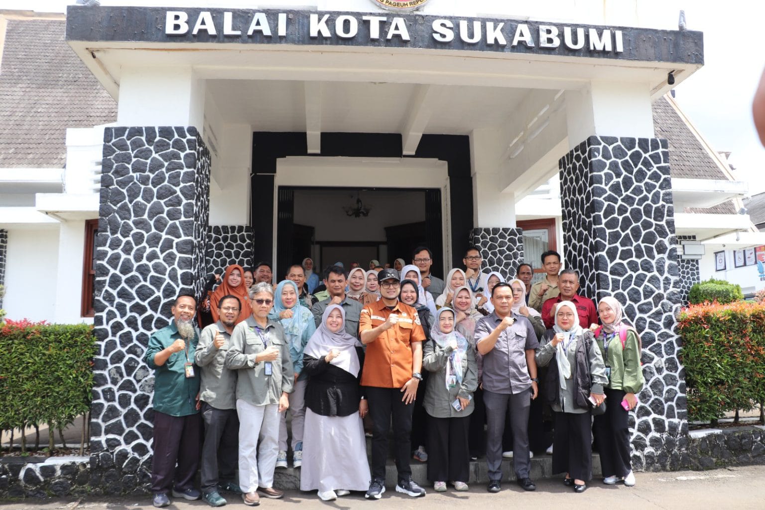 PENILAIAN: Tim STBM Provinsi Jawa Barat yang melakukan kunjungan penilaian di Balai Kota Sukabumi, Selasa (4/11).