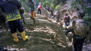 Diterjang Hujan Deras, Irigasi dan Jembatan di Cikakak Rusak Parah