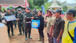 Brimob Polri Salurkan Alsintan dan Bibit Jagung di Palabuhanratu