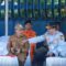 Kadishub Kabupaten Sukabumi, Mubtadi Latip, saat koordinasi dengaj Sekda Kabupaten Sukabumi, Ade Suryaman pada Apel kesiapsiagaan di Alun-Alun Palabuhanratu, belum lama ini.