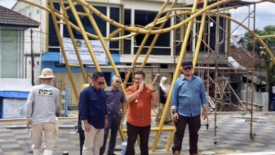 Kadis Perkim Tinjau Persiapan Peresmian Alun-Alun Pertama Jampangtengah