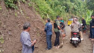 Bangun Jalan Ranji–Gunung Batu, Pemdes Kebonpedes Genjot Ekonomi Warga