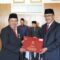 Sebanyak 100 Pegawai Negeri Sipil (PNS) di Kabupaten Sukabumi menerima penghargaan Satyalancana Karya Satya dari Presiden Republik Indonesia.